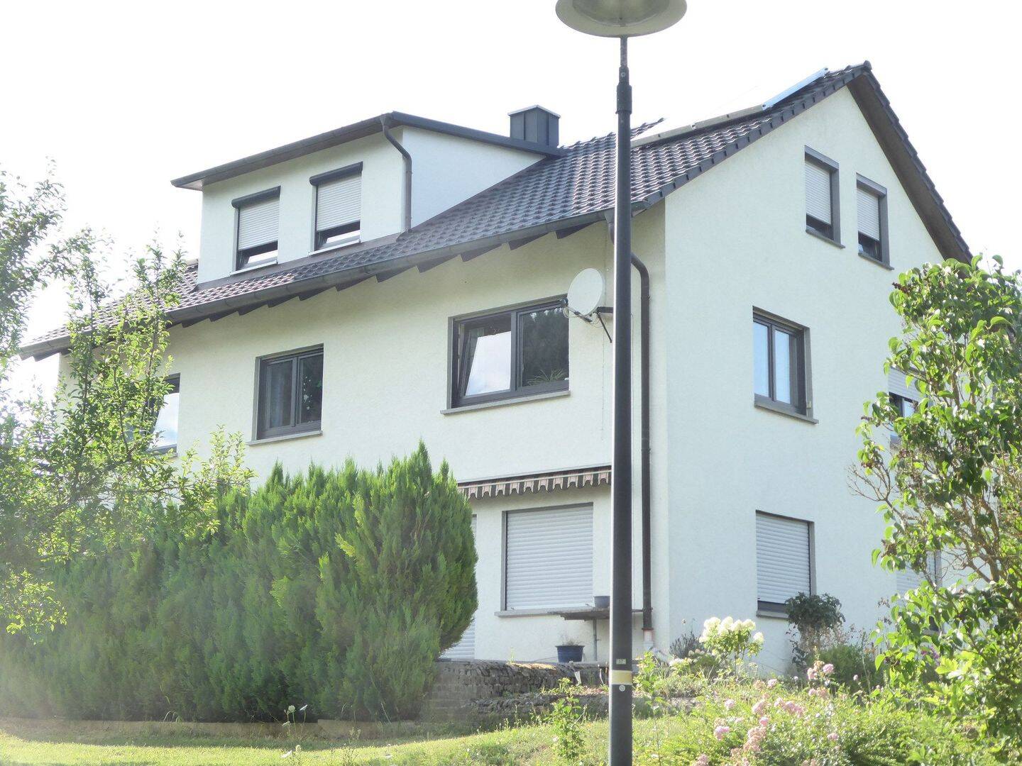 4-Zimmerwohnung, Küche, Bad im OG, Balkon + Terrasse, 97956 Werbach