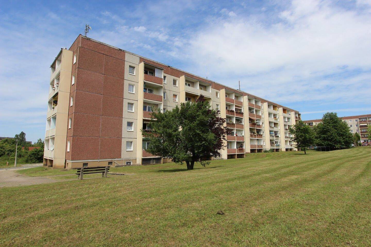Geräumige Wohnung mit Balkon im Erdgeschoss!, 7552 Gera (Bieblach-Ost Langenberg Roschütz Stublach)