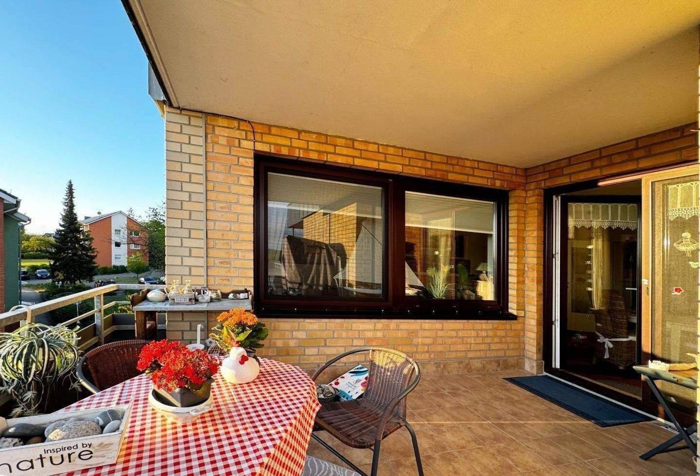 Traumhafter Seeblick – Stilvoll modernisierte Eigentumswohnung mit großer Loggia, 23714 Malente