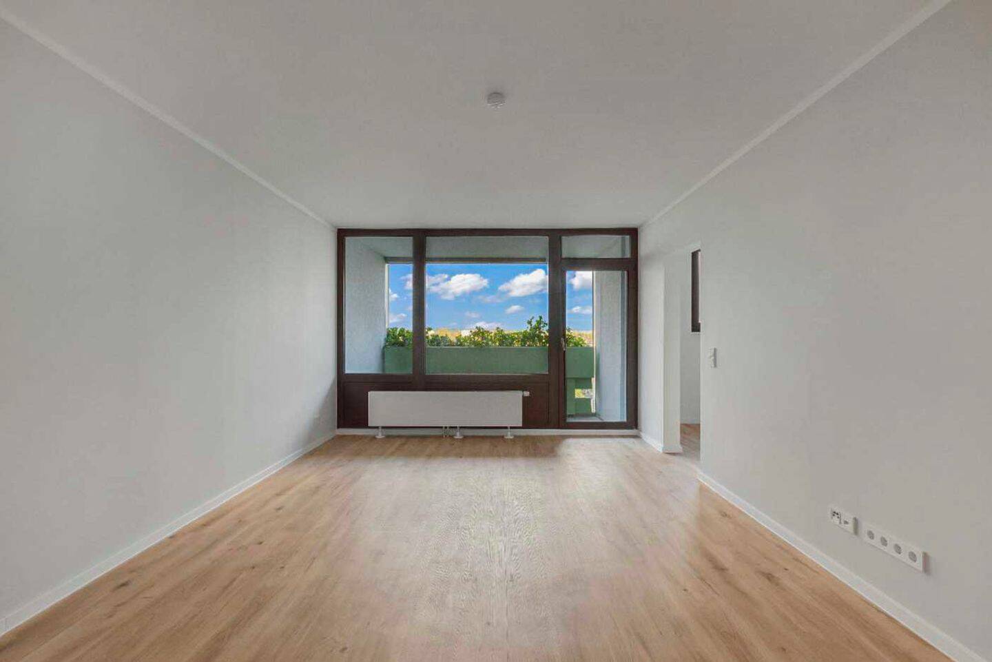 Modernisierte 2-Zimmer-Eigentumswohnung mit Loggia und Tiefgarage in Troisdorf, 53840 Troisdorf