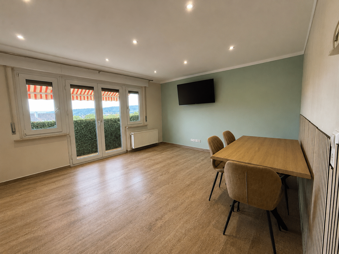 Modernisierte 2-Zimmer-Wohnung mit Balkon in Bad Cannstatt, 70374 Stuttgart (Bad Cannstatt Sommerrain)