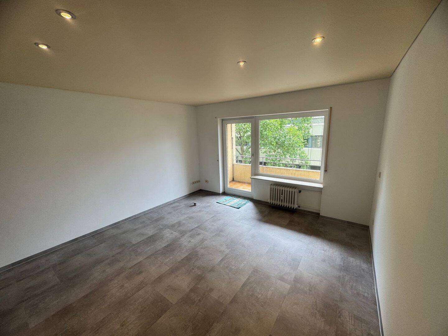 Sanierte 2 Zimmer Wohnung mit Balkon Lu Mitte, 67059 Ludwigshafen am Rhein (Mitte Mundenheim West)