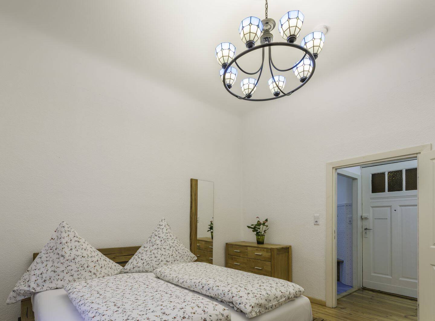 Ku’damm vor der Tür – bezugsfreie 2-Zimmer-Altbauperle in bester Lage – 10709 Berlin – Bild 1 von 1