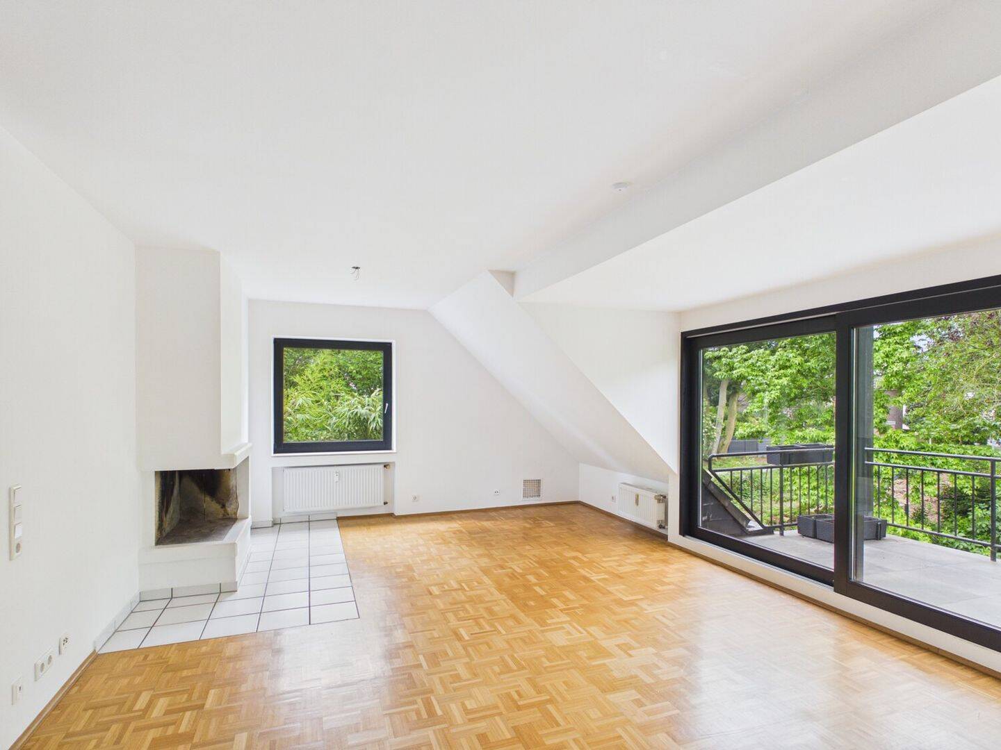 Lichtdurchflutete Dachgeschoss-Maisonettewohnung in einer ruhigen Anliegerstraße in Köln-Junkersdorf, 50858 Köln (Lindenthal Junkersdorf Weiden)
