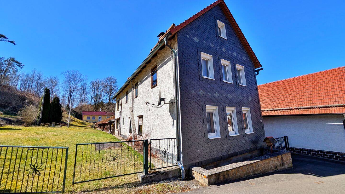 Großes Einfamilienhaus in ländlicher Idylle., 98646 Reurieth