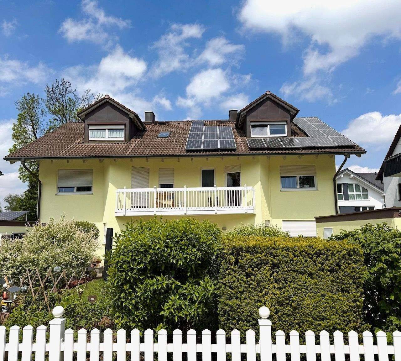 **Familienglück in Seenähe – moderne DHH mit viel Platz**, 82194 Gröbenzell