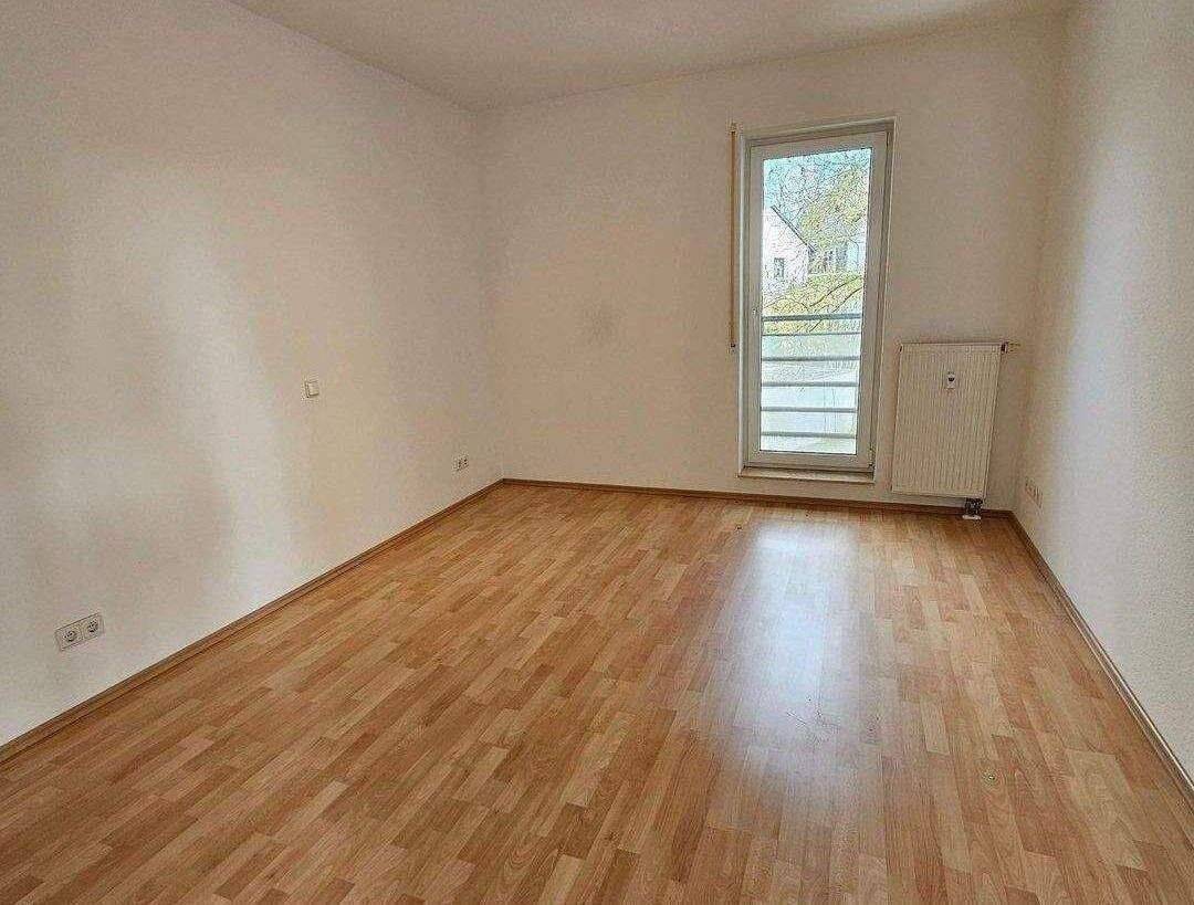 DARMSTADT, schöne, helle 2-Zimmer-Wohnung mit gr. Dachterrasse, Laminatboden, ab 1. September frei!, 64287 Darmstadt (Darmstadt)