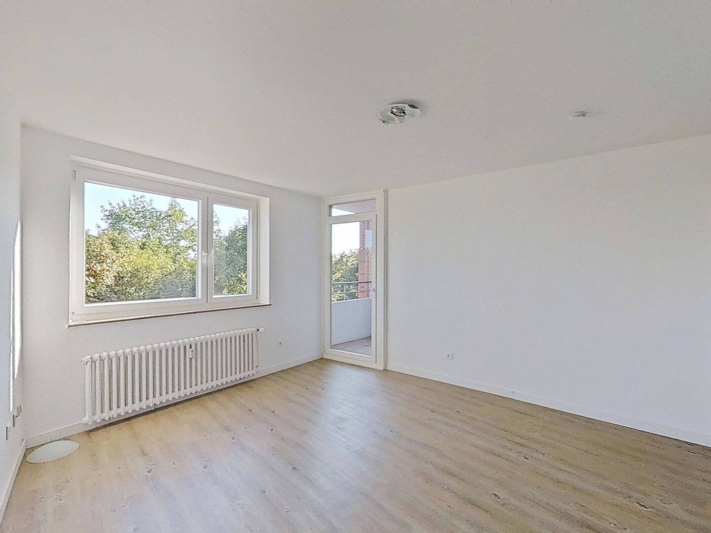 Wohnen mit Weitblick – helle 2-Zimmer-Wohnung mit Balkon, 23562 Lübeck (Sankt Jürgen)