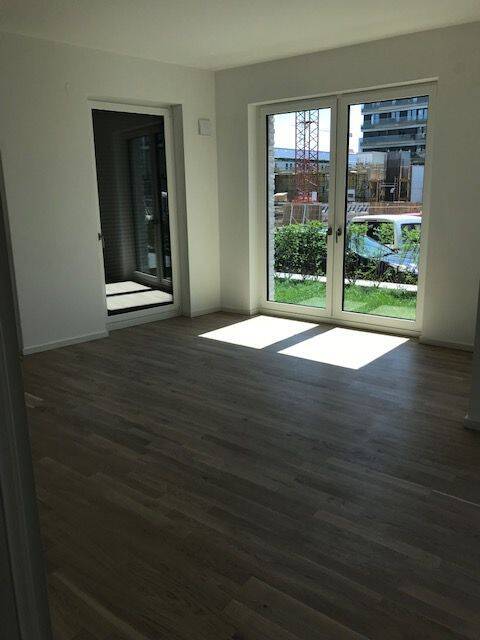 Helle 2-Zimmer-Wohnung mit Terrasse & Mietergarten, 10557 Berlin (Mitte Hansaviertel Moabit Tiergarten)