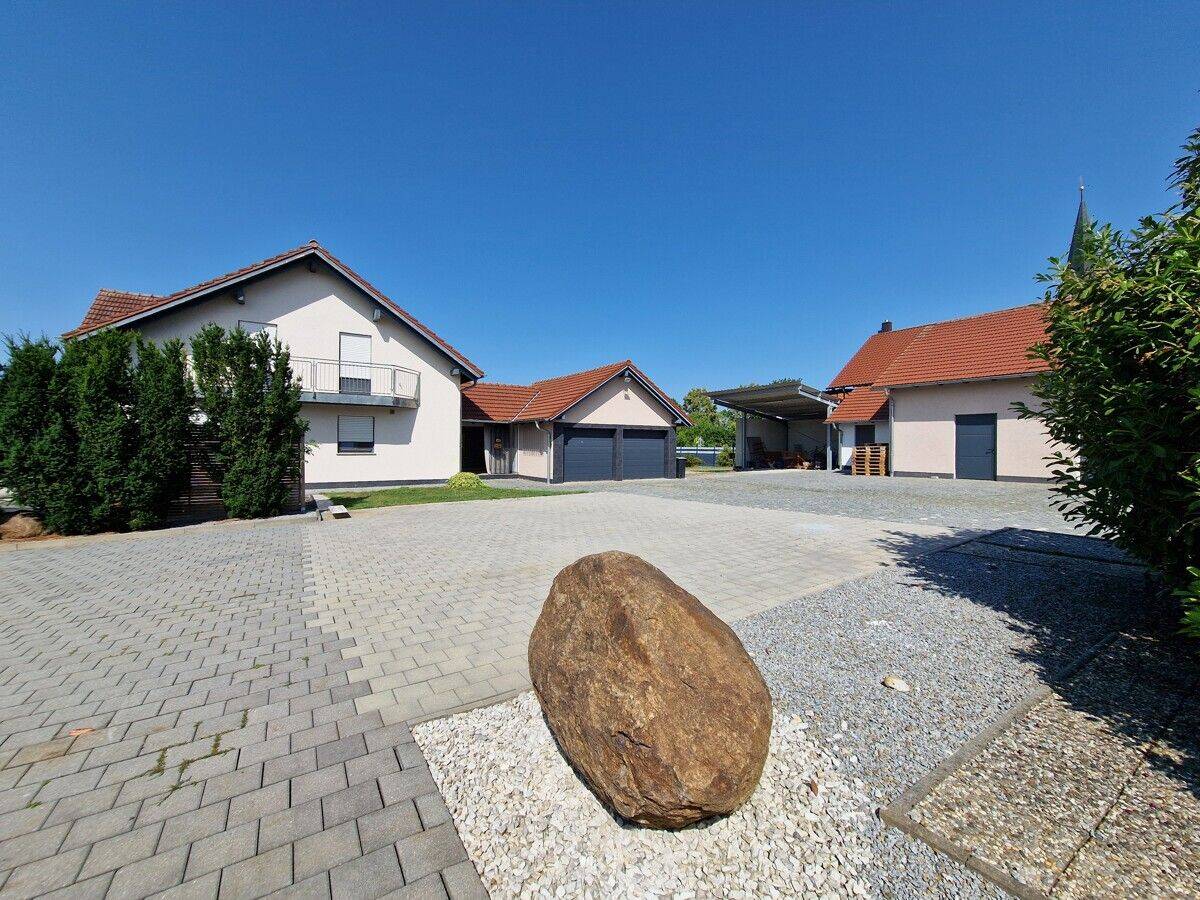 Familienhaus mit Platz und Nebengebäude/Halle – Potenzial zur Erweiterung!, 94491 Hengersberg