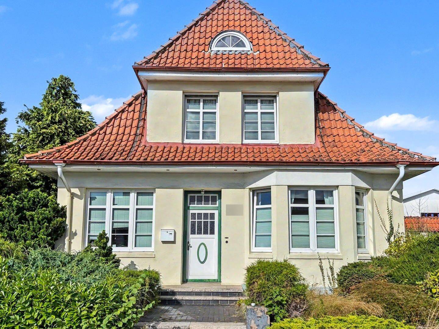 Ehemalige Betriebsleitervilla mit großem Grundstück in guter Lage von Neumünster, 24539 Neumünster (Gadeland Ruthenberg Stör Wittorf)