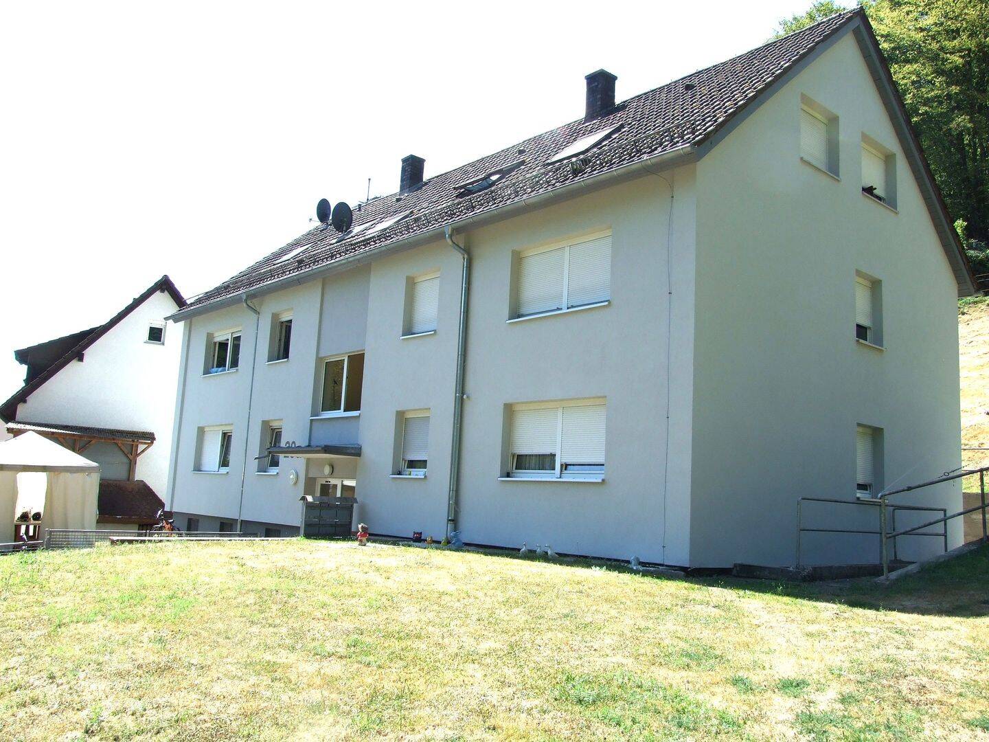 OESS-Immobilien: 69437 Neckargerach 2 Zimmerwohnung im DG mit Einbauküche und Bad/WC, 69437 Neckargerach
