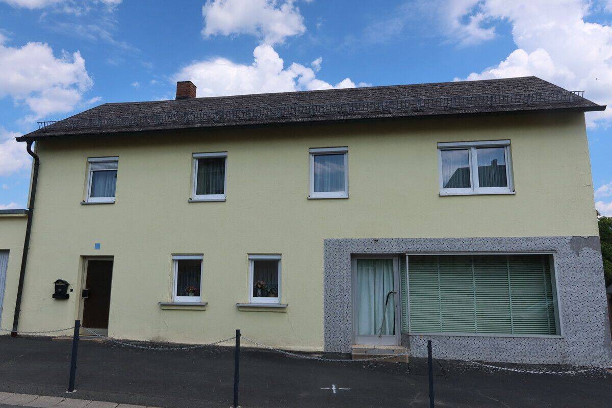 Wohn- und Geschäftshaus mit großem Grundstück in ländlicher Lage, 95194 Regnitzlosau