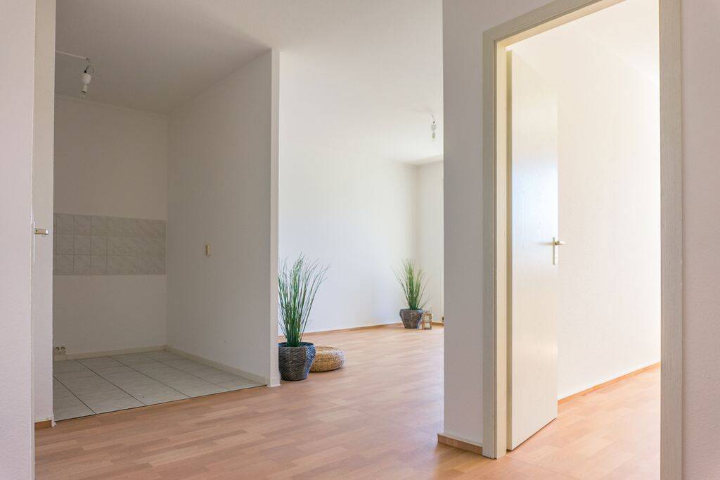 Möblierte 3-Raum-Wohnung mit Balkon, 9114 Chemnitz (Borna-Heinersdorf Ebersdorf Furth Glösa-Draisdorf Schloßchemnitz)