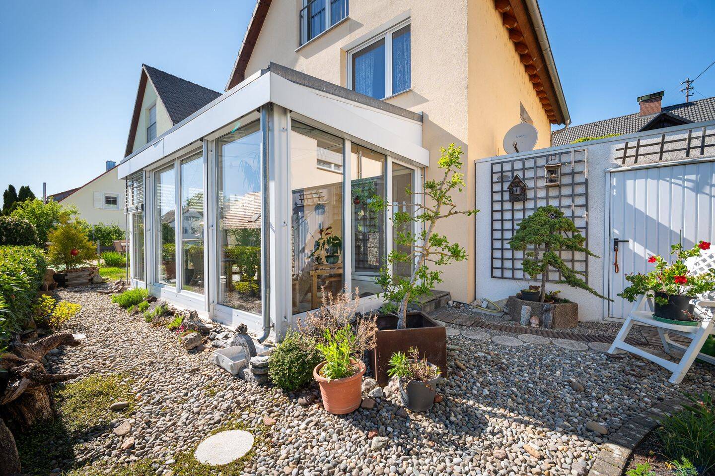 Familienfreundlich & zentral: Großzügiges Einfamilienhaus mit Garten und Sauna in Hilzingen, 78247 Hilzingen