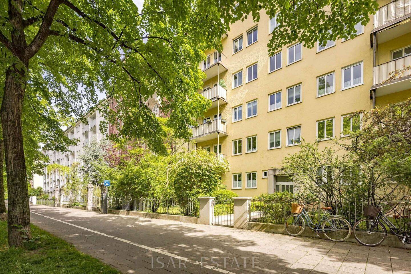 Mittendrin und absolut ruhig: 1 1/2-Zimmer-Wohnung in Toplage am Elisabethmarkt, 80796 München (Schwabing-West)