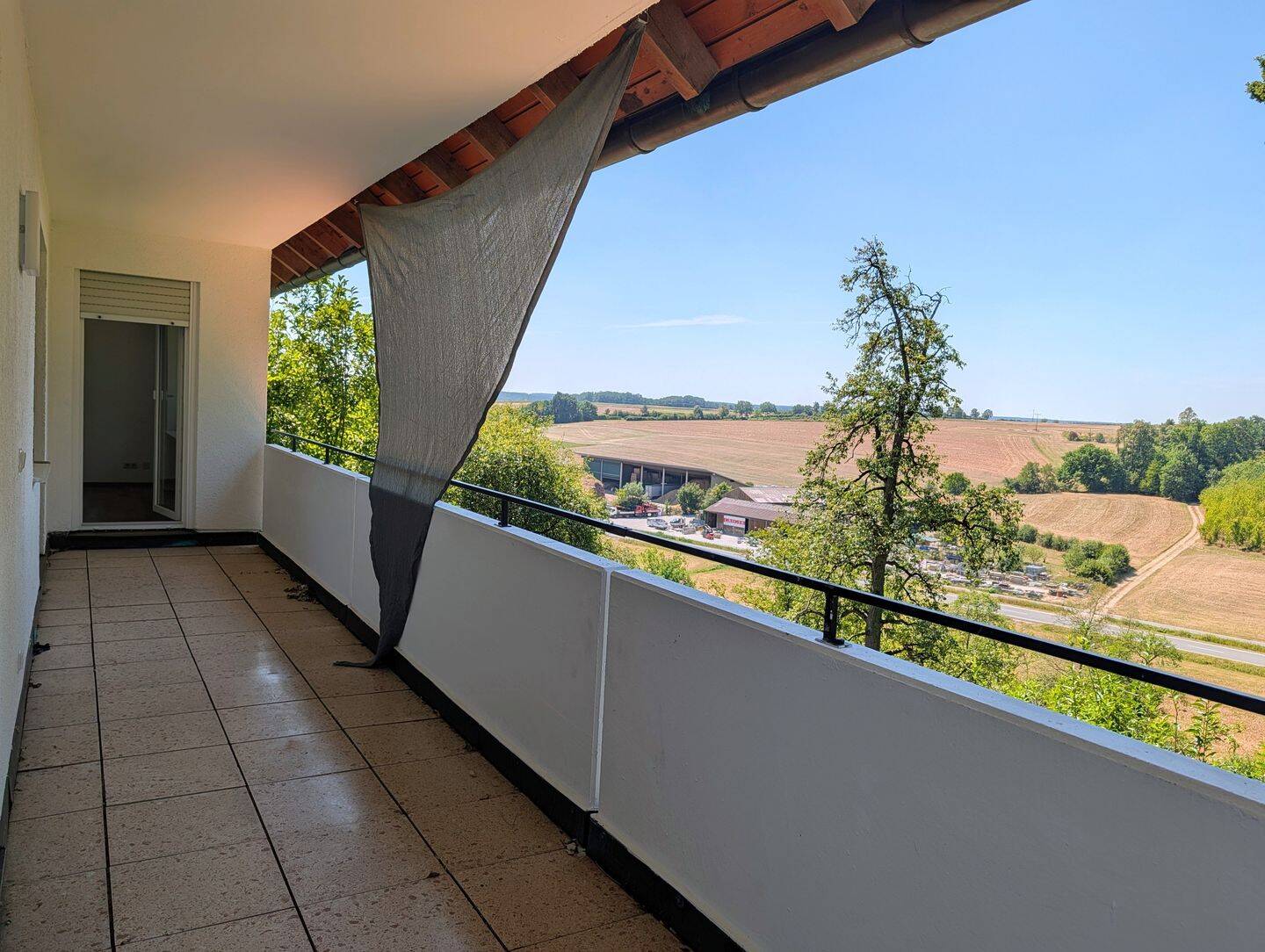 Sonnige 5-Zimmer-Wohnung mit traumhaftem Fernblick, 90513 Zirndorf