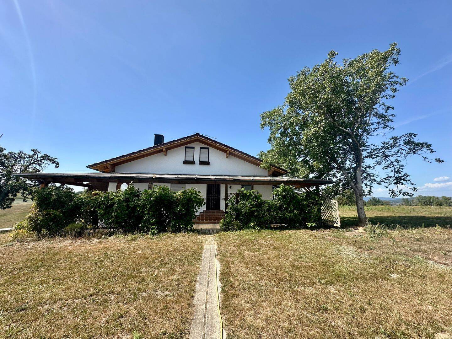 Nahezu Alleinlage, viel Platz und Panorama – großes Einfamilienhaus bei Tiefenbach, 94113 Tiefenbach