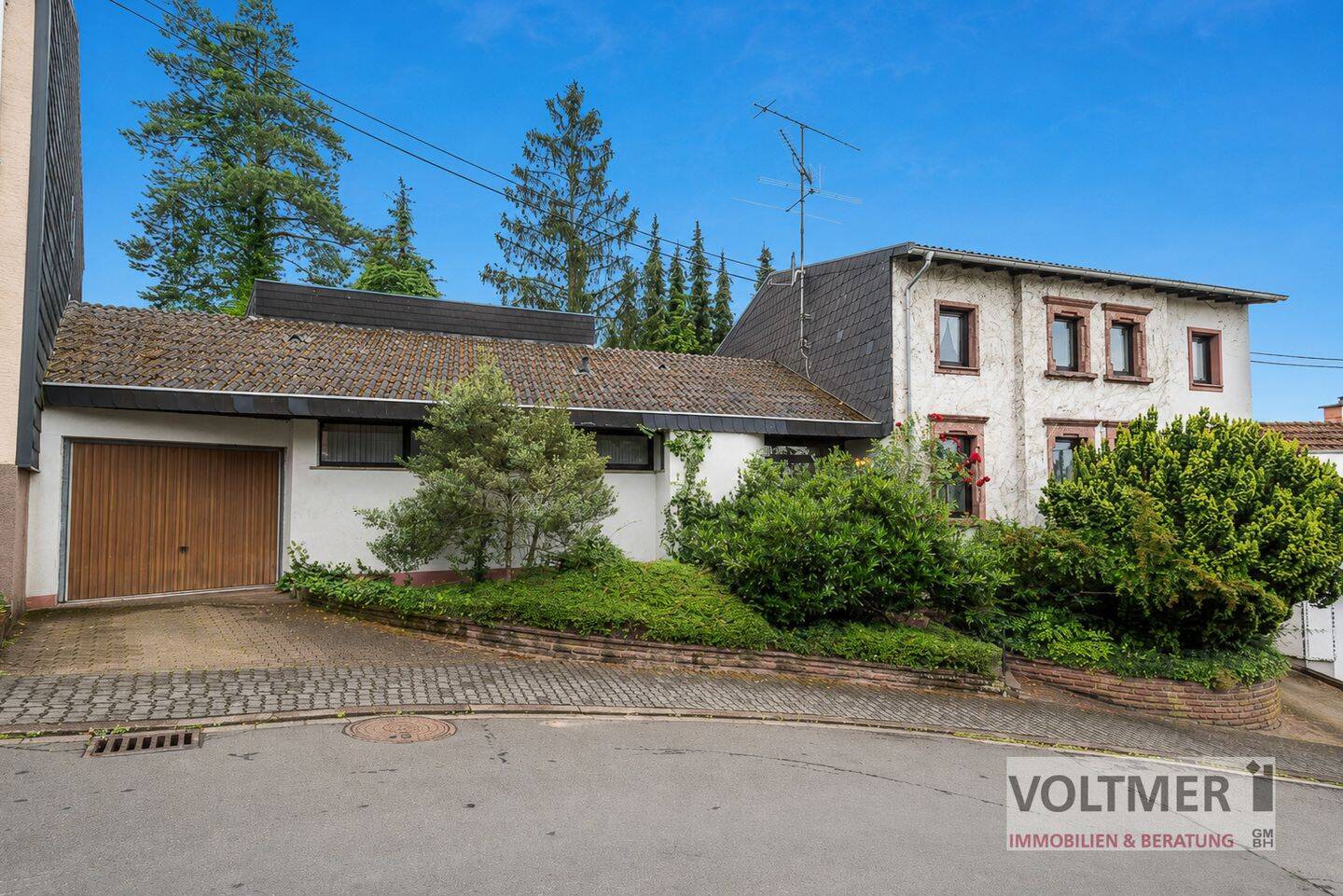 AUSZEIT – Einfamilienhaus mit zwei Garagen und großem Grundstück in Püttlingen!, 66346 Püttlingen