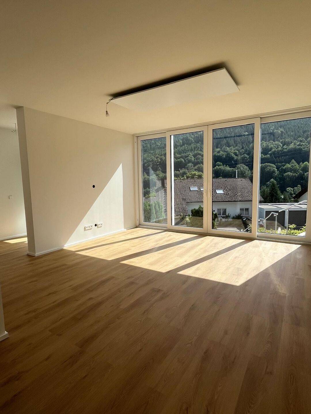 Stilvolle Neubauwohnung in ruhiger Waldrandlage – Erstbezug, 75323 Bad Wildbad