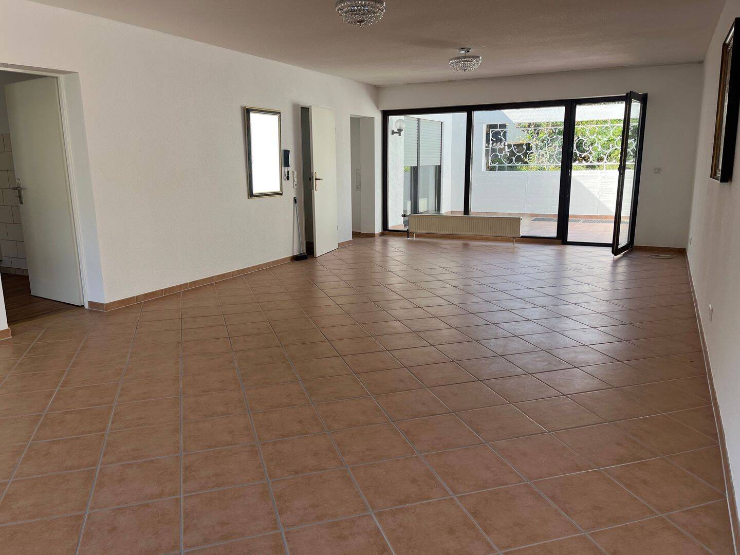 Schöne Wohnung in Mainz-Laubenheim mit großer Süd-Terrasse, 55130 Mainz (Laubenheim Weisenau)