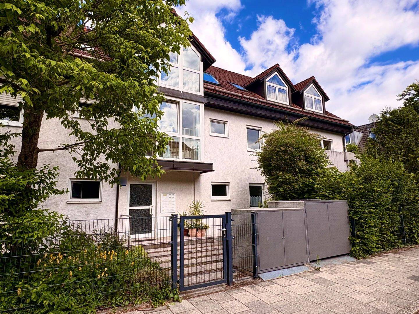 Großzügige und gepflegte 3-Zimmer-Eigentumswohnung in ruhiger Lage von München-Solln, 81479 München (Thalk. Obersendl.-Forsten-Fürstenr.-Solln)