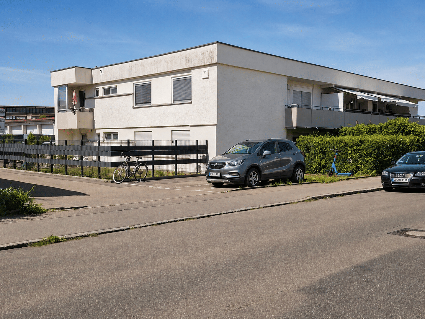Sehr gepflegt und gut angebunden – 2-Zimmer-Wohnung mit Terrasse und Stellplatz in Neu-Ulm, 89231 Neu-Ulm