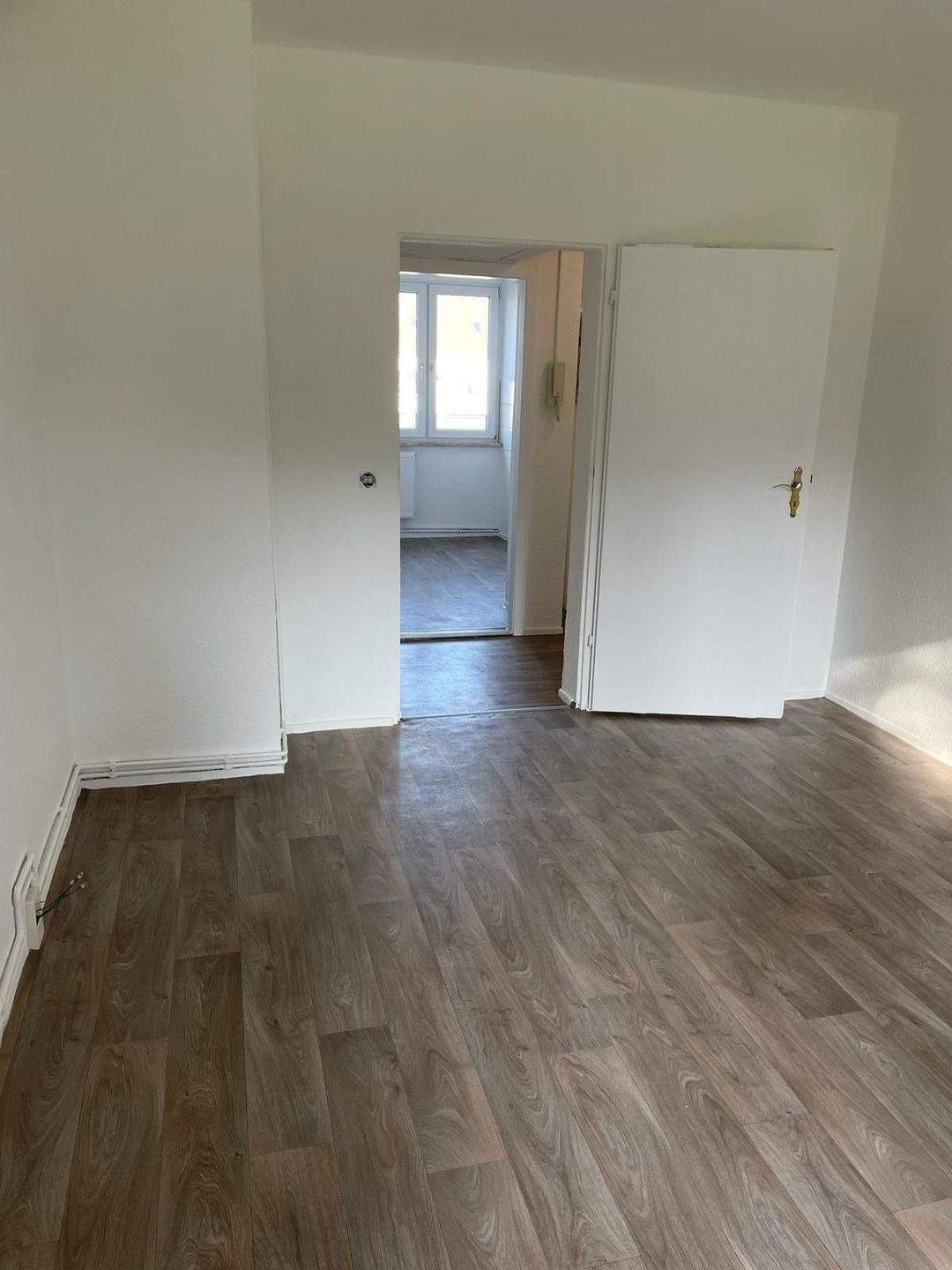 Schöne helle frisch renovierte und sofort verfügbaren, 3 Zimmerwohnung mit Balkon, 6577 An der Schmücke (Heldrungen)