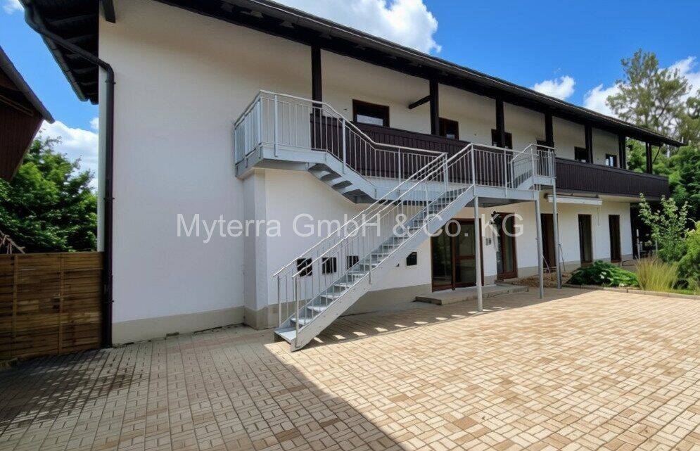 Moderne 3-Zimmer-Wohnung mit großem Balkon, 84091 Attenhofen