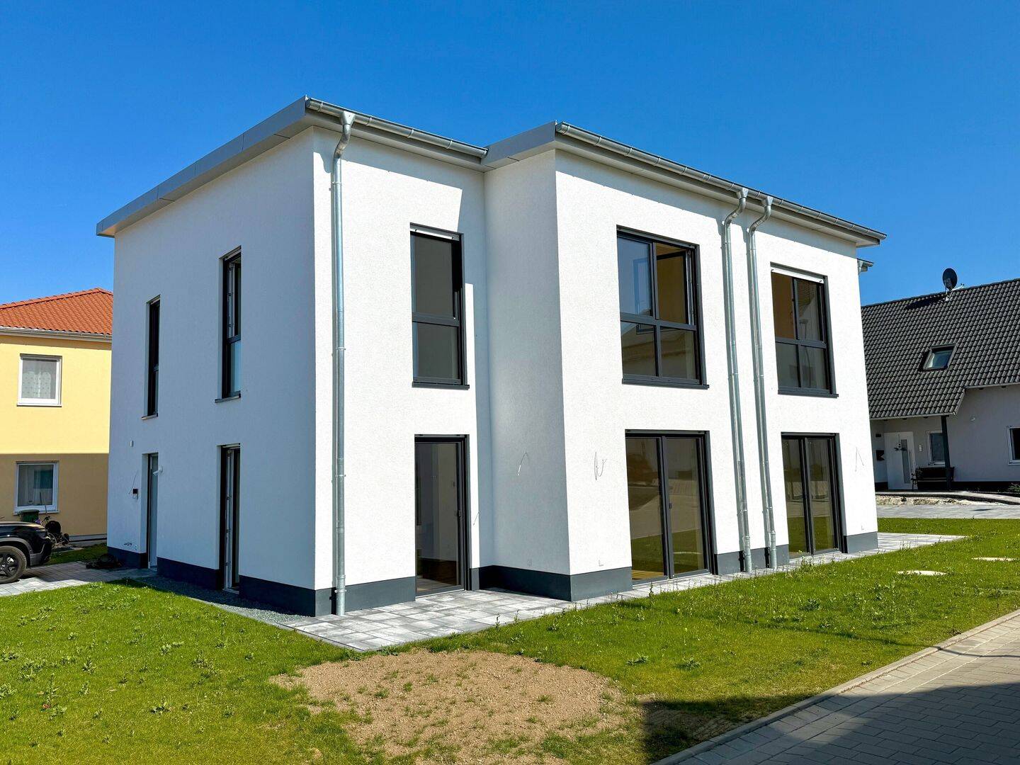 Sofort bezugsfertige Neubau-DHH in familiärer Ortsrandlage von Lich-Muschenheim, 35423 Lich