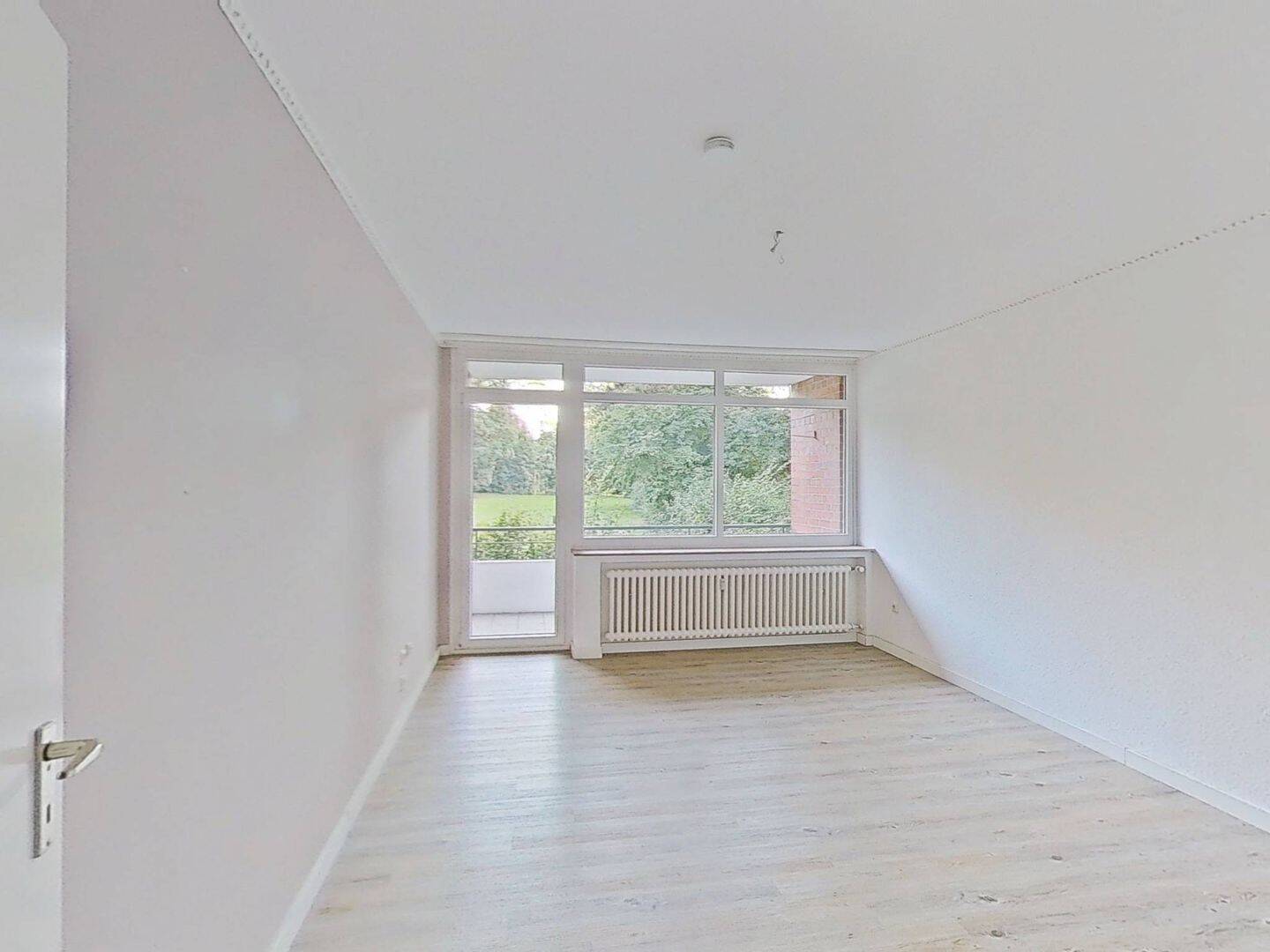 Helle & moderne 2-Zimmer-Wohnung mit BALKON und EINBAUKÜCHE, 23562 Lübeck (Sankt Jürgen)