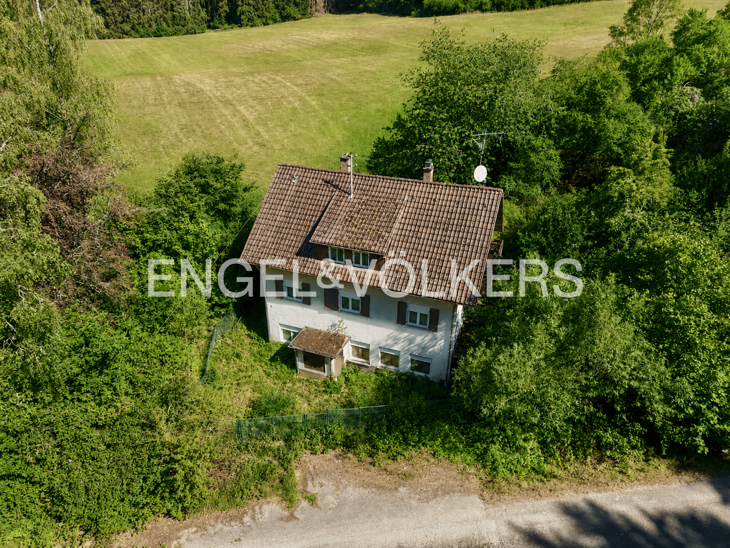 Naturidyll mit viel Potential – Sanierungsbedürftiges Einfamilienhaus nahe dem Schömberger Stausee: Viel Platz. Viel Natur. Viele Möglichkeiten., 72355 Schömberg
