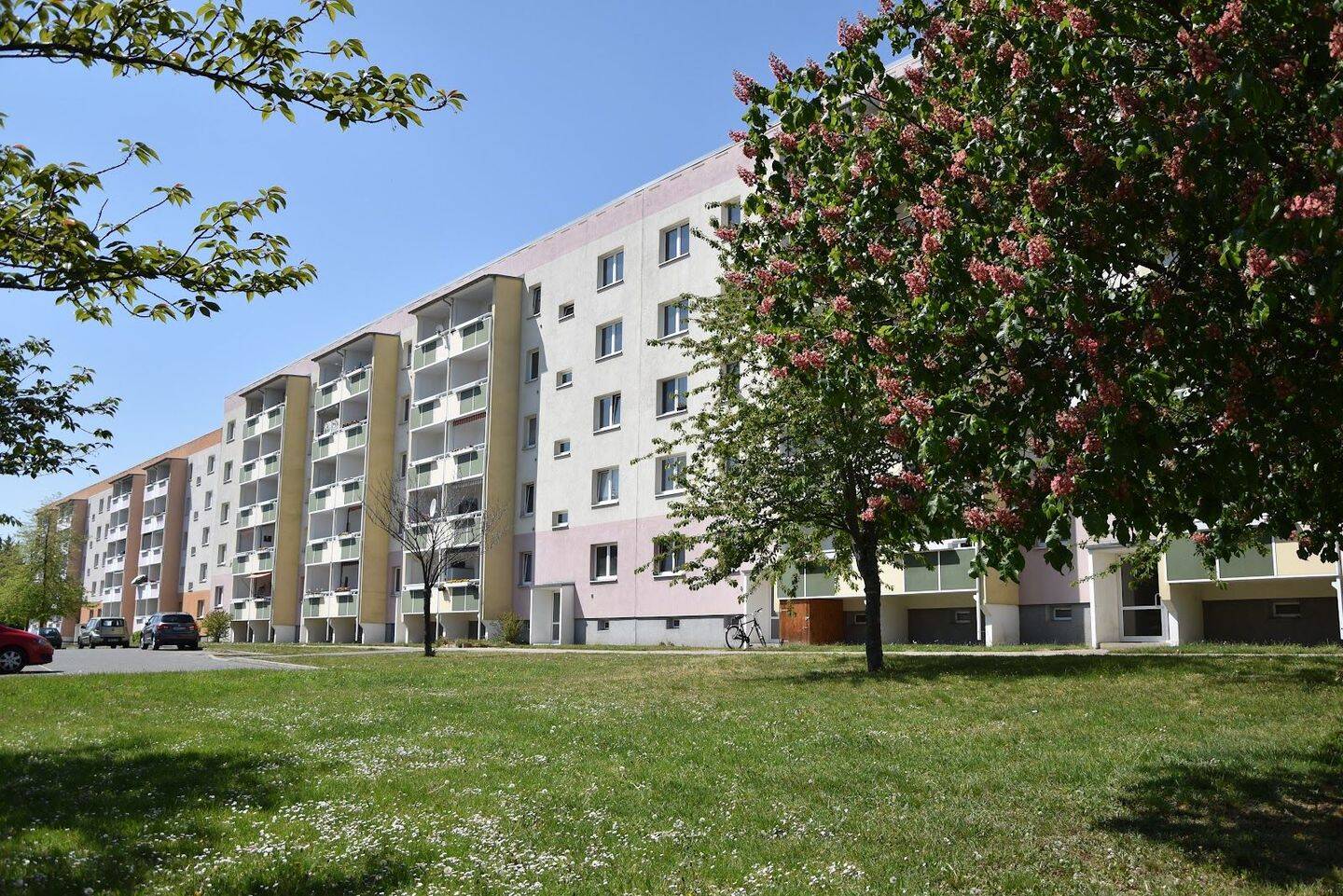 „Deine Gute Adresse“ – 3-Raumwohnung im Erdgeschoss mit Balkon!, 4435 Schkeuditz