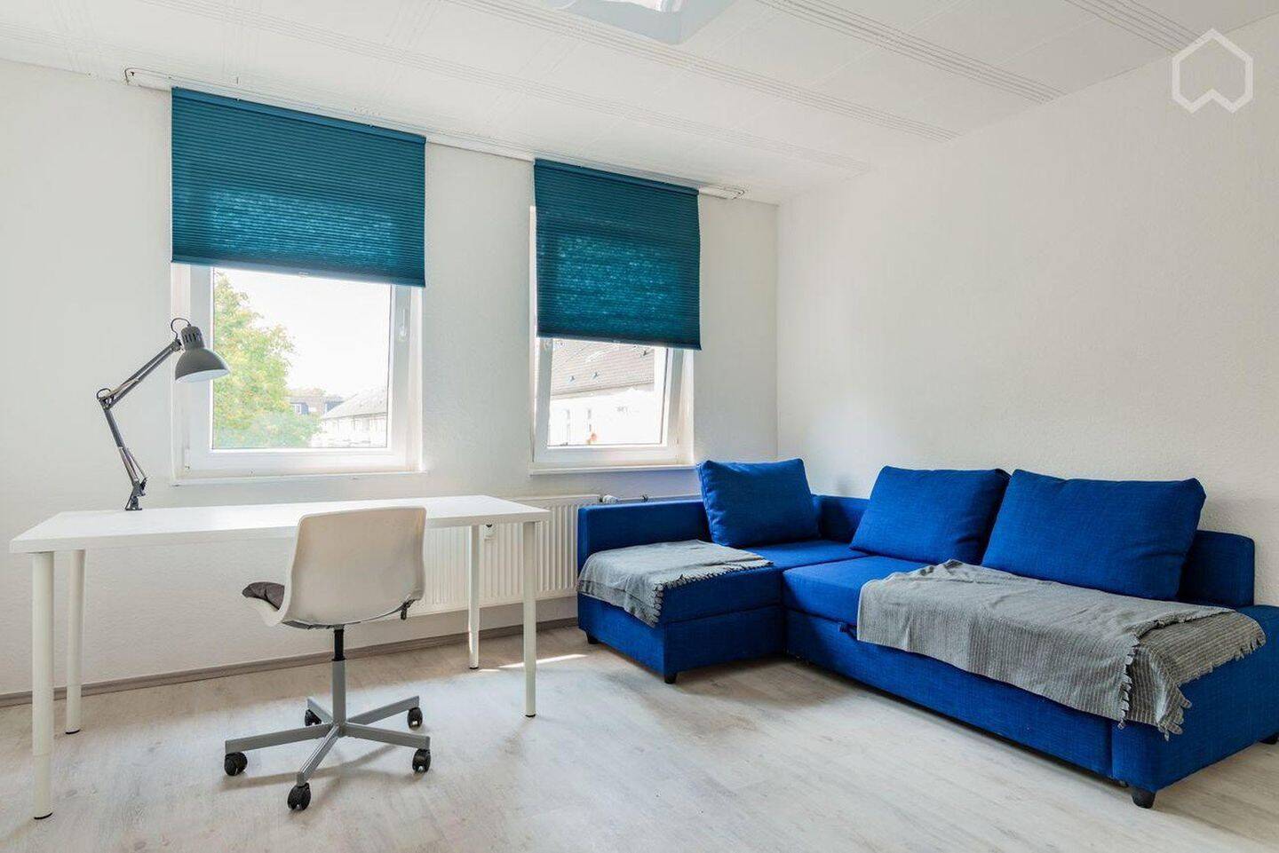 Bezugsfrei & Möbliert: Hell geschnittene 2-Zi.-ETW mit Balkon in Essen-Ostviertel (Provisionsfrei), 45127 Essen