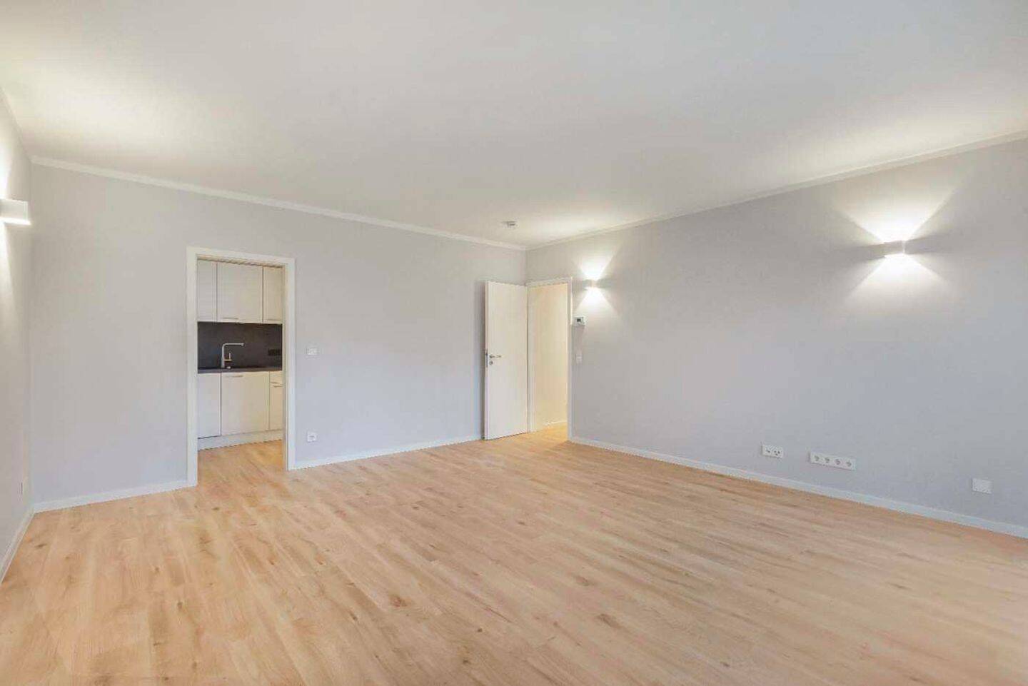 Helle und sanierte 2-Zimmer Souterrain-Wohnung mit großer Terrasse, 42281 Wuppertal (Barmen)