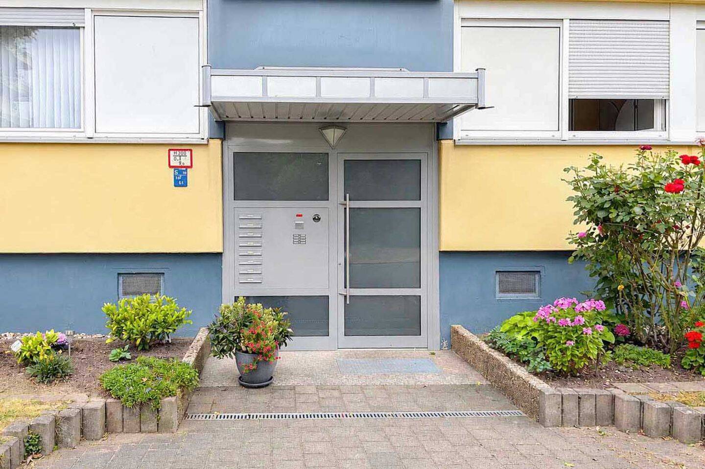 Bezugsfreie familienfreundliche 4-Zimmerwohnung inkl. Garage (Tiefgarage)  in Dormagen-Hackenbroich, 41540 Dormagen
