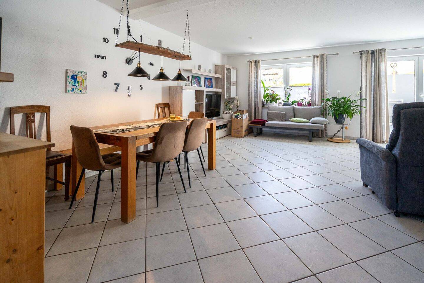 Modernes Wohnen auf drei Ebenen – gepflegtes Reihenmittelhaus in Schulnähe, 89150 Laichingen