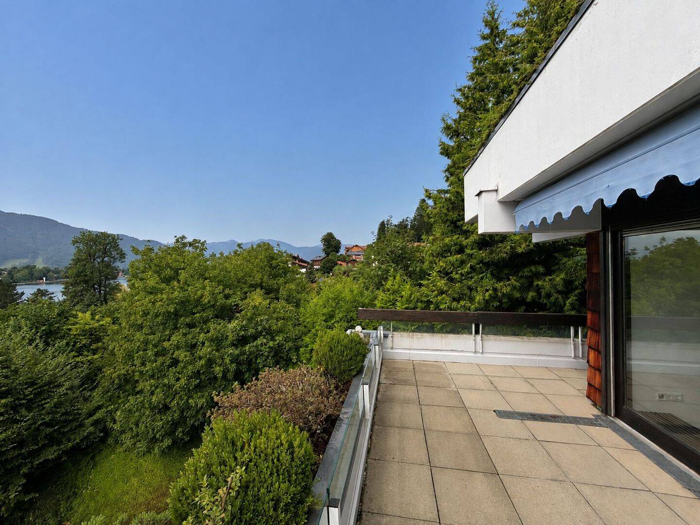 Seeblick, Balkon und viel Raum zum Leben, 83684 Tegernsee
