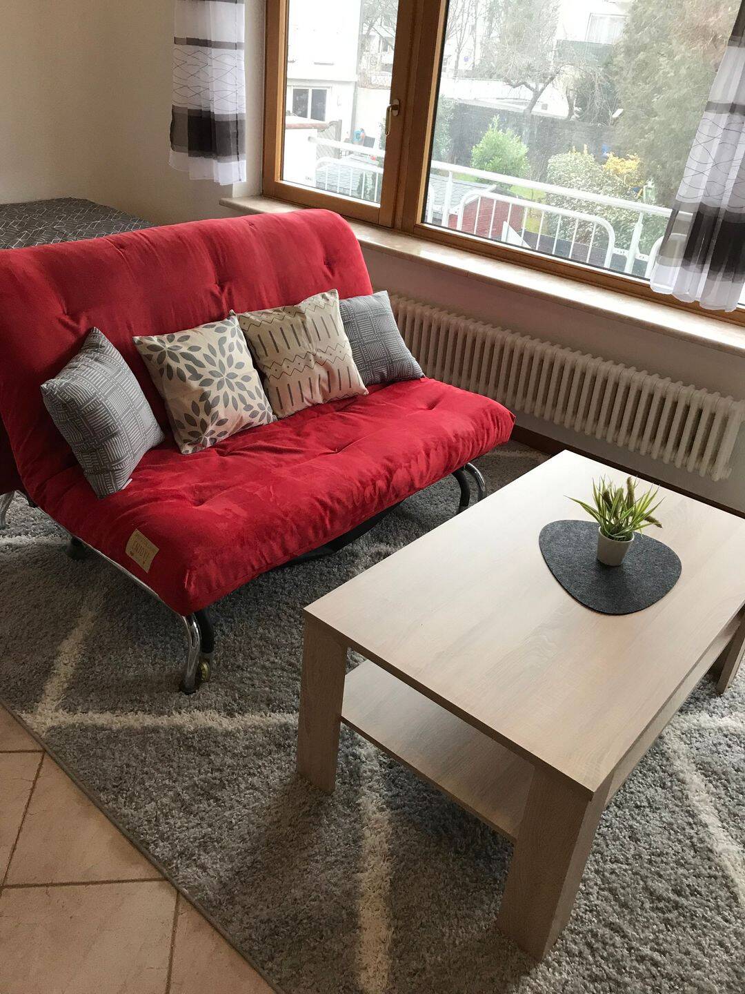 1-Z. Apartment, möbliert, eigenes Badezimmer, Balkon, Terrasse / Küche u. Garten zur Mitnutzung, 63075 Offenbach am Main (Bürgel Offenbach am Main Rumpenheim Waldheim)