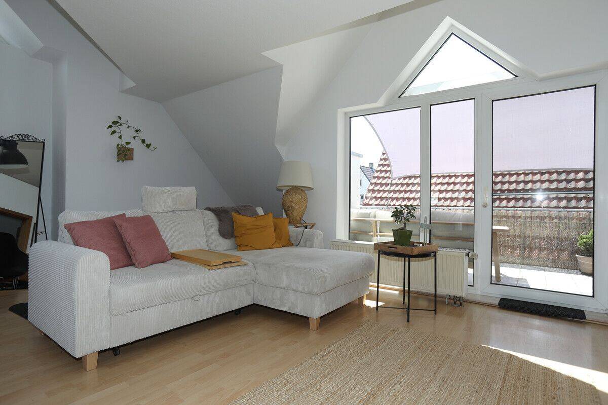 Helle 2,5 Zimmer-Maisonette-Wohnung für Singles oder Paare, 74366 Kirchheim am Neckar