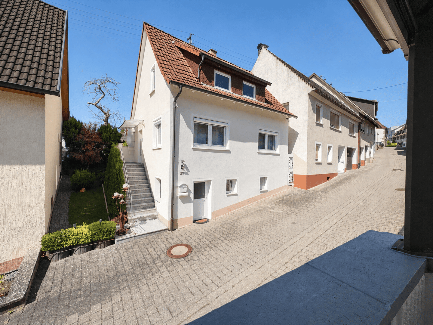 Besonderes Einfamilienhaus mit Gartengrundstück, 2 Garagen, Sauna & Werkstatt, 72186 Empfingen