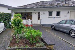 BAD BREISIG . Schöne 2 Zimmerwohnung , Balkon ,Badezimmer, Einbauküche und Außenstellplatz direkt vor dem Haus ., 53498 Bad Breisig