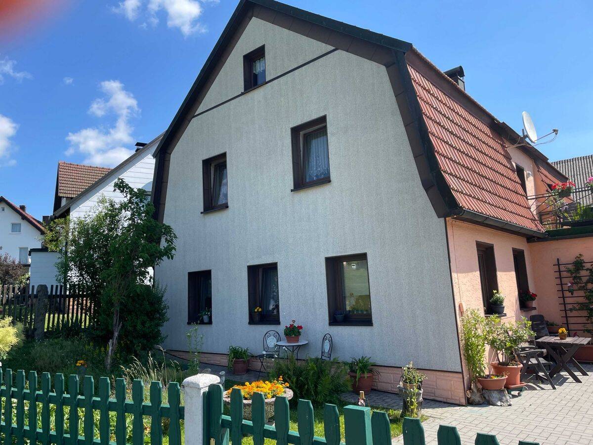 Einfamilienhaus mit Nebengebäude in naturnaher Lage bei Georgenberg, 92697 Georgenberg