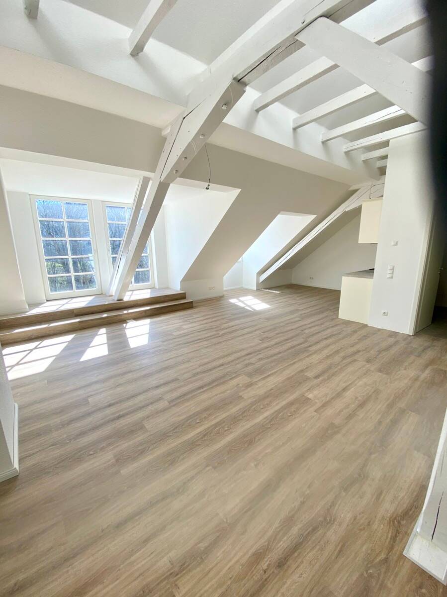 Außergewöhnliche 1-Zimmerwohnung im Dachgeschoss – Fahrstuhl vorhanden frei ab 01.12.2026, 34346 Hann. Münden