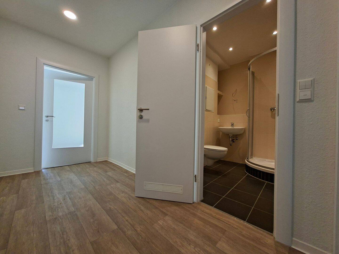 3-Raumwohnung mit Balkon und Dusche, 9119 Chemnitz (Helbersdorf Kapellenberg Kappel Zentrum)
