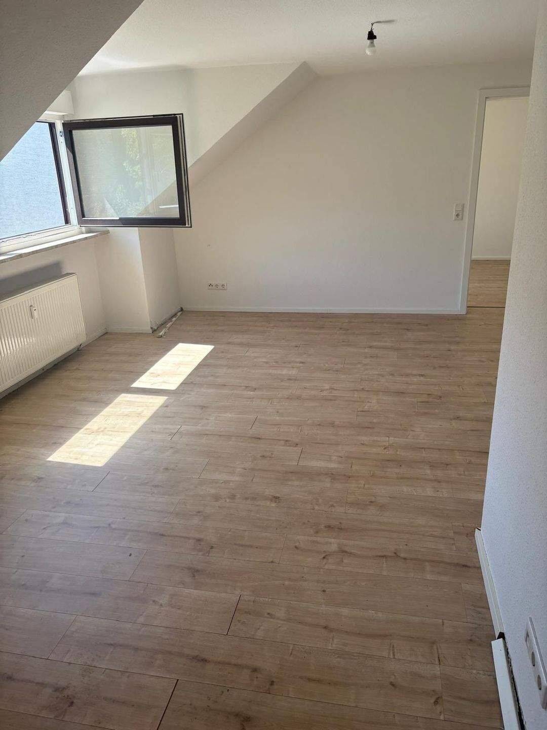 Modern & zeitlos wohnen – attraktive 2-Zimmer-Dachgeschosswohnung in Offenbach zu vermieten, 63065 Offenbach am Main (Offenbach am Main)