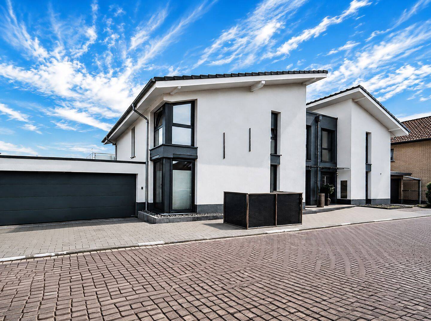 Neuwertige und großzügige Dreiraumwohnung mit Terrasse und Garage in Weilerswist / Lommersum, 53919 Weilerswist