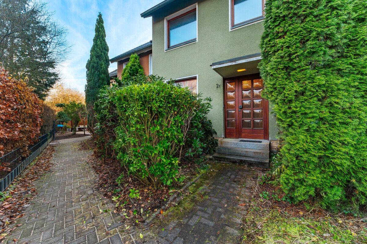 Renovierungsbedürftiges Reihenmittelhaus in ruhiger Lage von Schwarzenbek, 21493 Schwarzenbek