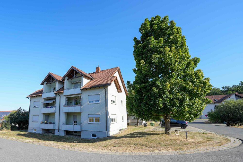 Helle und sonnige 2-Zimmerwohnung mit Balkon in Rossach – Waldrandlage., 96269 Großheirath