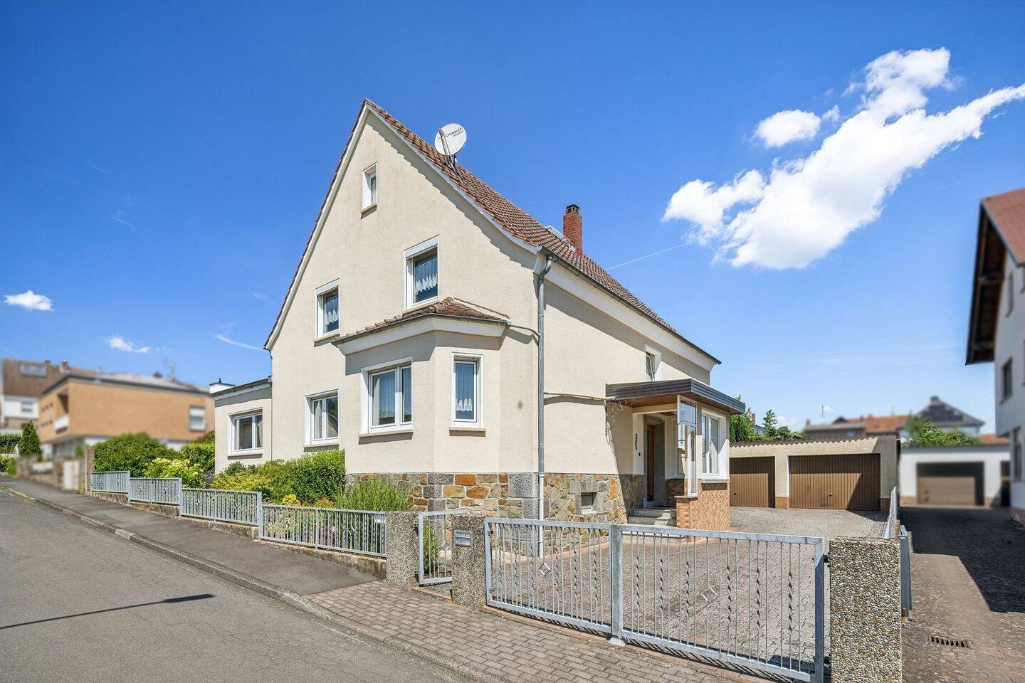 Seltene Gelegenheit in Wettenberg! Großzügiges Ein-/Zweifamilienhaus mit großem Garten, 35435 Wettenberg